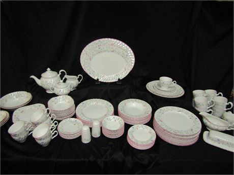 Summer China by Johnson Brothers, Large Set with Floral Pattern