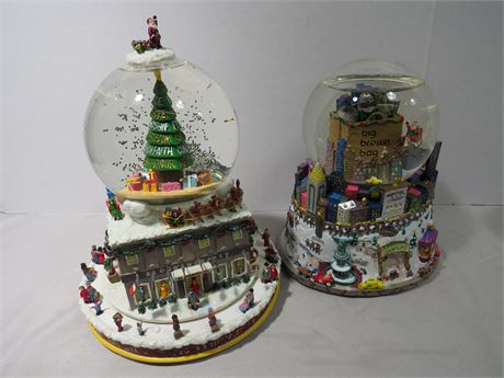 Bloomingdales New York City Christmas Snow Globes