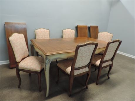 Traditional Dining Table / 8 Chairs
