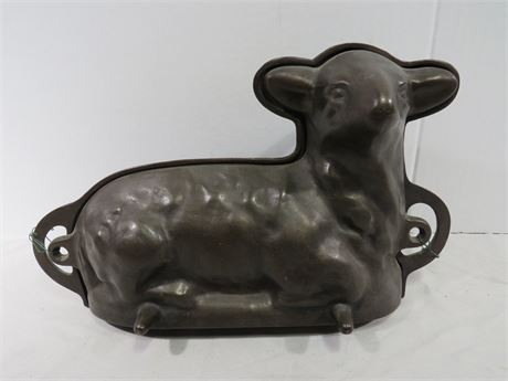 GRISWOLD Cast Iron Lamb Cake Mold