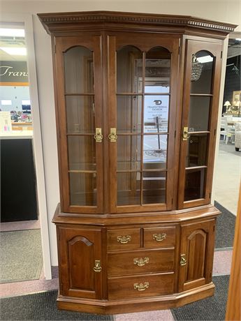 PENNSYLVANIA HOUSE  Two Piece Lighted Cabinet