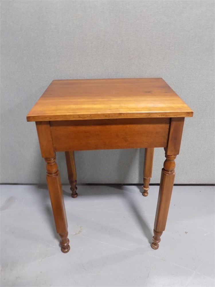 Transitional Design Online Auctions Vintage Side Table   F95b7f62 8c9b 4fef Bfe9 1b590a5dee2b Largesize 