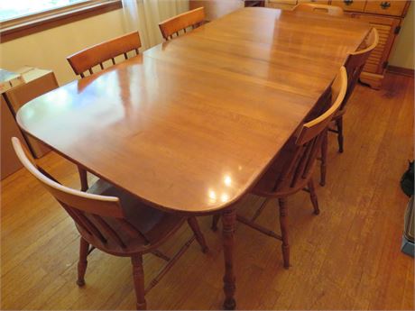 Colonial Style Maple Dining Table Set