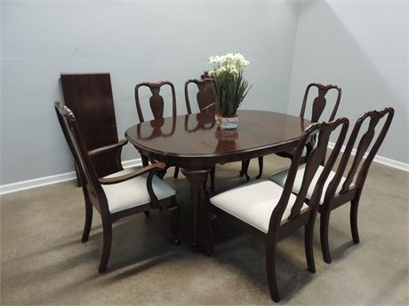 ETHAN ALLEN Dining Table / Six Chairs
