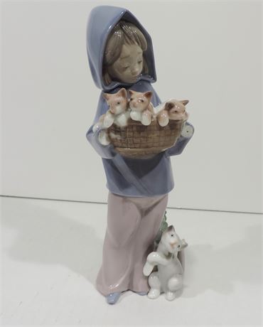 LLADRO "Mother's Little Helper' Figurine