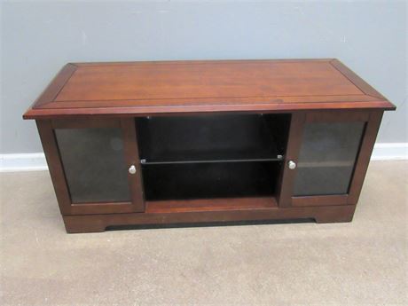 Nice TV/Entertainment Center/Stand